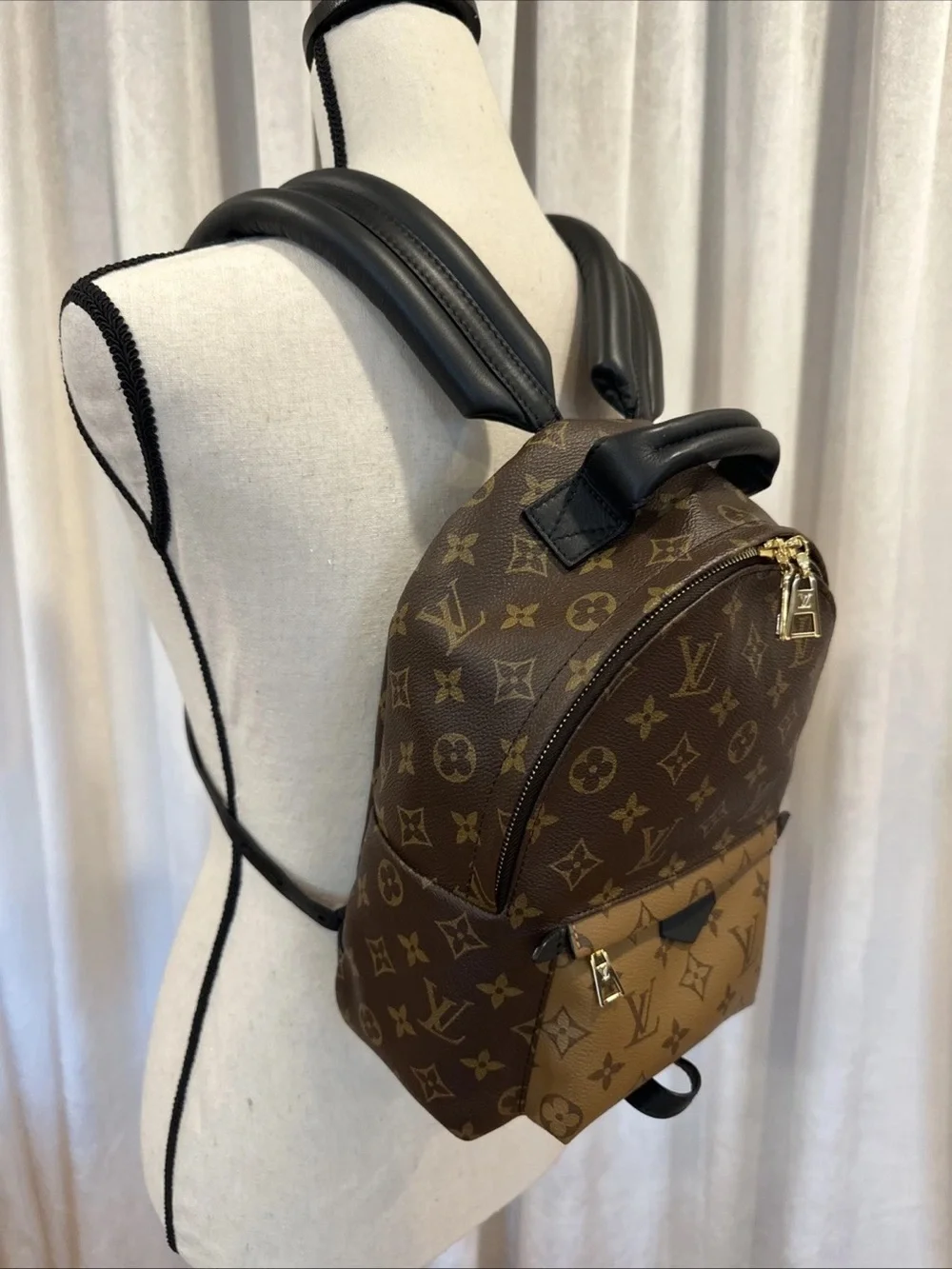 Louis Vuitton compact louis